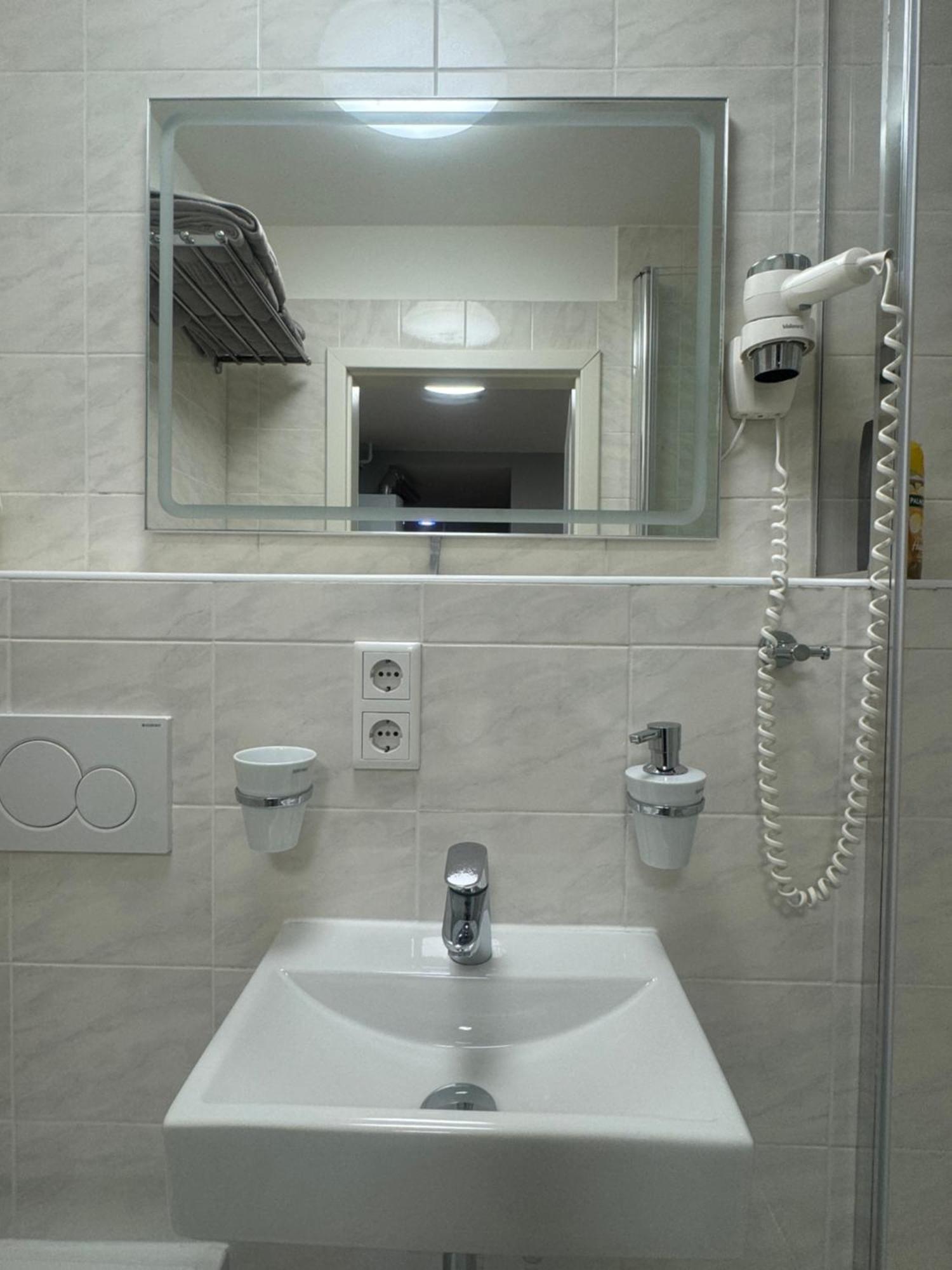 Studio Apartment Am Hauptbahnhof N2 Nuremberg Exterior photo